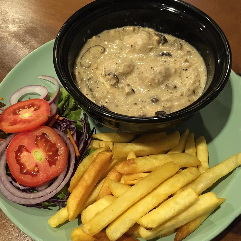Belgian vol‑au‑vent with chicken and mushrooms
